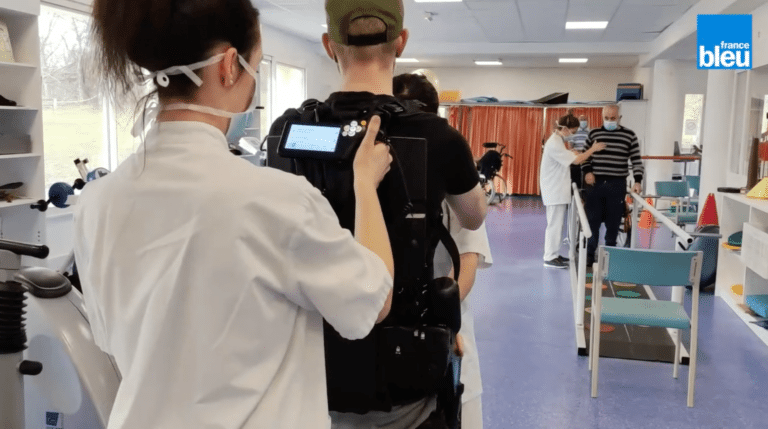 Capture d'un passage de la présentation télévision d'Ekso Bionics sur France Bleu.