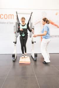 patient dans un andago avec thérapeute